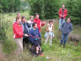 Scene nabespreking in het bos.webp